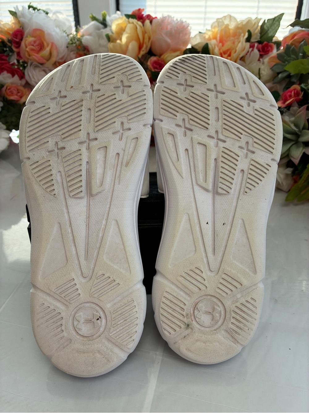 Under Armour Women’s Ignite VIII 4D Foam Red White Adjustable Slide Sandals - Picture 13 of 16